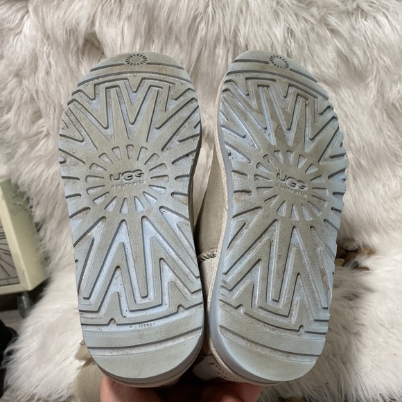 UGG Australia Womens 7 Bailey I Do Winter Snow Boots Ivory Sheepskin Crystal - Picture 6 of 9